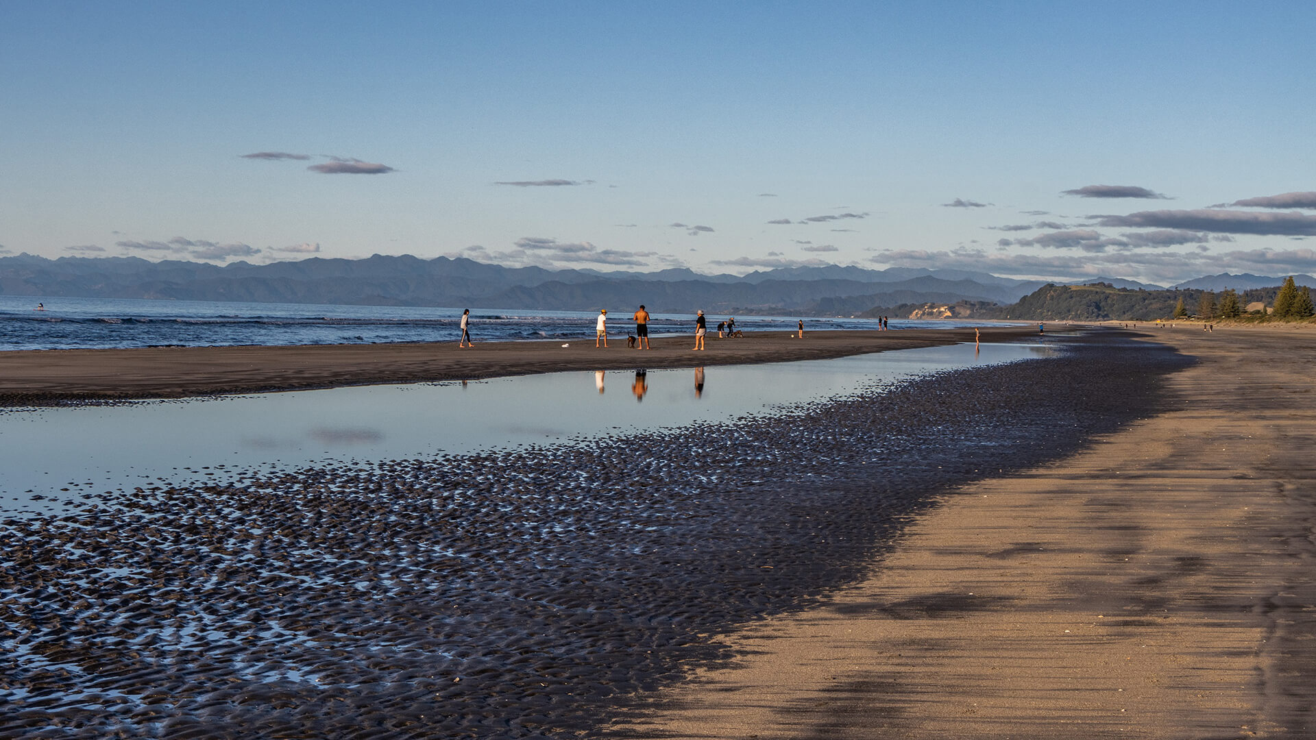 77399056_94543630_OhopeBeach.jpg